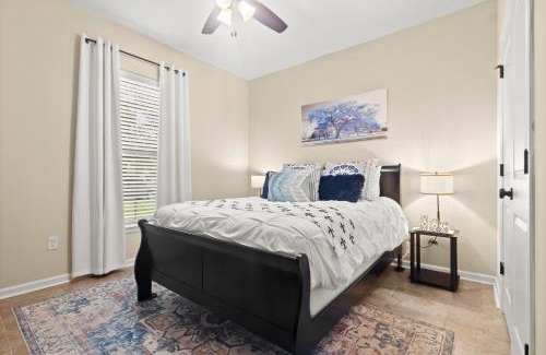 Lake Charles House | Petfriendlymid-term Stays2king Beds&desk