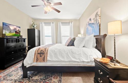 Lake Charles House | Petfriendlymid-term Stays2king Beds&desk