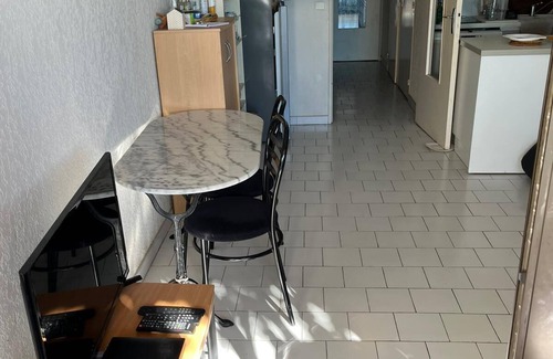 Sanary-sur-Mer Apartment | "petit coin de paradis" in Sanary sur Merngarden apartment with pool
