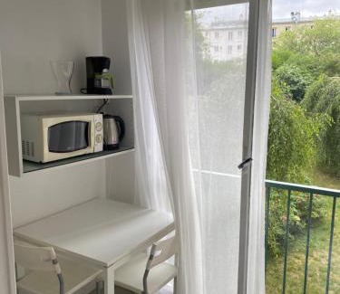 12th Arrondissement Apartment | Petit logement bien placé