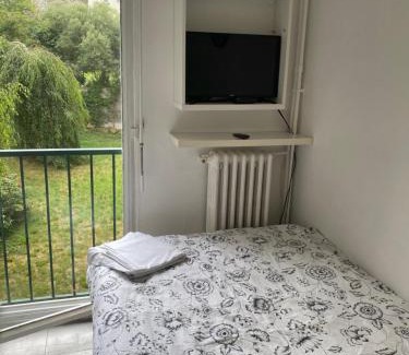 12th Arrondissement Apartment | Petit logement bien placé