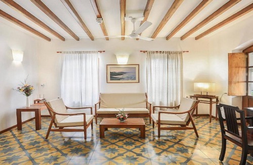 White Town Hotel | Petit Palais