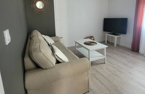 Meze Apartment | Petit Pavillon Cosy Avec Coin Repas Extérieur