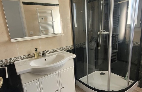 Meze Apartment | Petit Pavillon Cosy Avec Coin Repas Extérieur