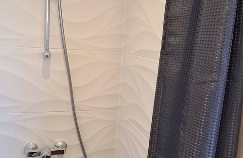 Avignon City Centre Apartment | Petit Studio Neuf Climatise Intramuros Carnot 10