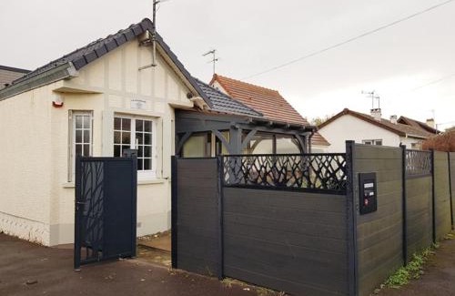 La Celle-sous-Gouzon House | Petite maison de pêcheur à 300 m de la plage