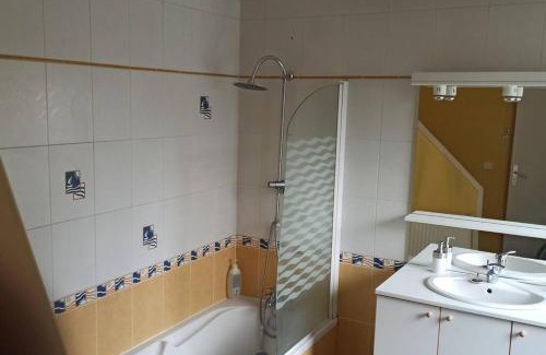 Ducey House | Petite maison de bourg proche A84