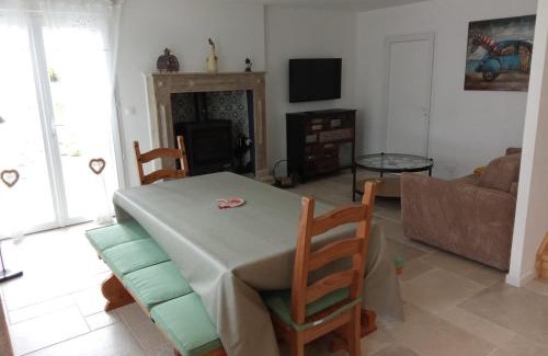 Brehand House | Petite maison de campagne avec poêle à bois, 20 mn des plages