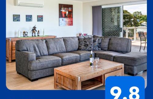 Victor Harbor House | PetLet 8: 3BR 2.5Bath Beach Home + Sea Views