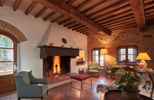 Umbertide Apartment | Petricci Residence - Casa Terza apartment with shared pool