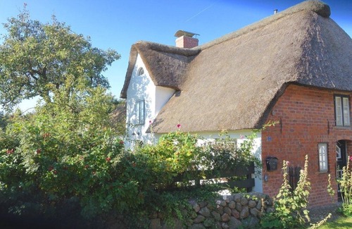 Midlum House | Petrine`s Hüs - The Petrine/s Hüüs is situated on the outskirts of Midlum.