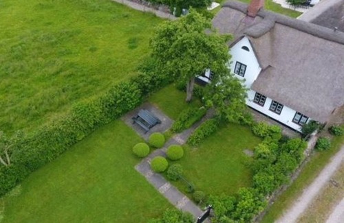Midlum House | Petrine`s Hüs - The Petrine/s Hüüs is situated on the outskirts of Midlum.