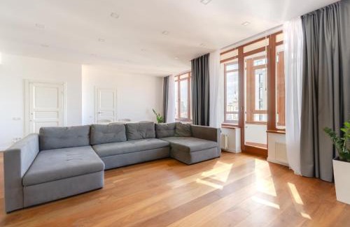 Kyiv Apartment | Petrovdom Apartments 13-1327 in RC Diplomat Hall, Zhylianska 59