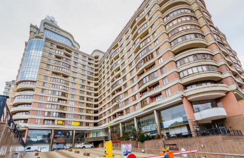 Kyiv Apartment | Petrovdom Apartments 13-1327 in RC Diplomat Hall, Zhylianska 59