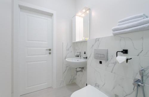 Kyiv Apartment | Petrovdom Apartments 14-6 in RC Diplomat Hall, Zhylianska 59