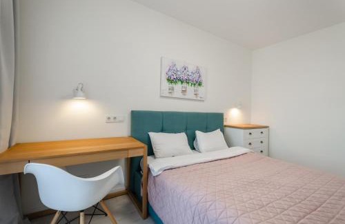 Solomjanskyj Apartment | Petrovdom Apartments 7-13 in RC Manhattan City,Beresteiskyi 11