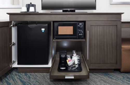 Downtown Fort Lauderdale Hotel | Pets are Welcome | Convenient Stay w/Free Breakfast | Near Bonnet House Museum