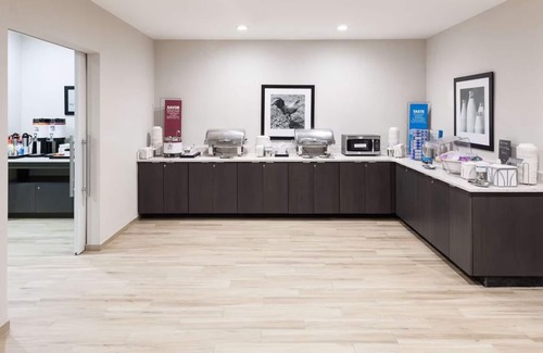 Downtown Fort Lauderdale Hotel | Pets are Welcome | Convenient Stay w/Free Breakfast | Near Bonnet House Museum