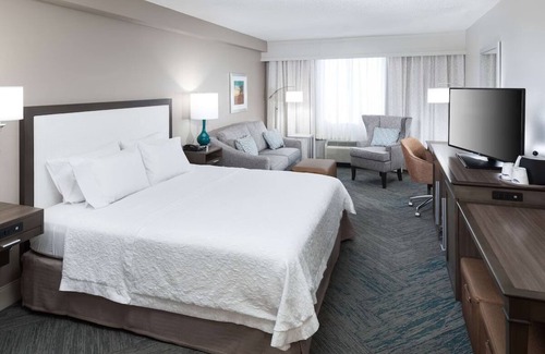 Downtown Fort Lauderdale Hotel | Pets are Welcome | Convenient Stay w/Free Breakfast | Near Bonnet House Museum