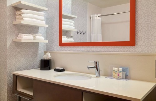 Smithfield Hotel | Pets Are Welcome! 3 Units with Pool Access Near Providence & College Campuses