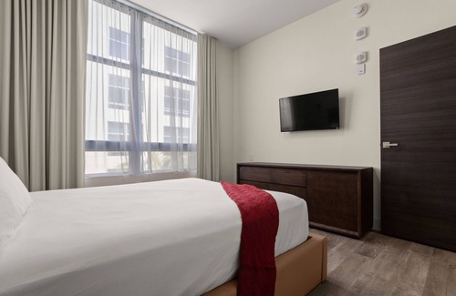 Hollywood Resort | Pets friendly 1BR APT AT / Hollywood beach RESORT