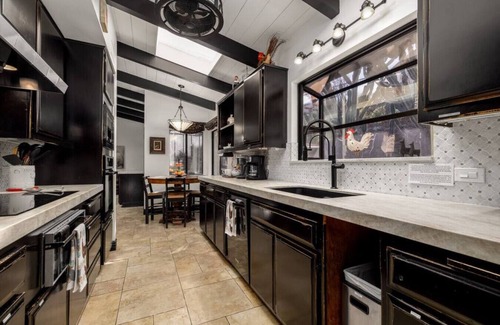 Vista House | PettingZoo HeatedSaltPool Jacuzzi Views Prvt 5acre