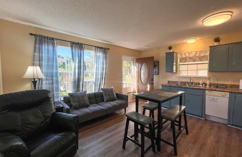 Southeast Pensacola House | Peyton Cottage - near Hospitals-Airport