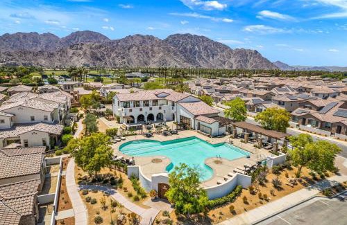 La Quinta House | PGA West 65 - 3 bdrm w/Loft, Sleeps 8, Pool, Gym