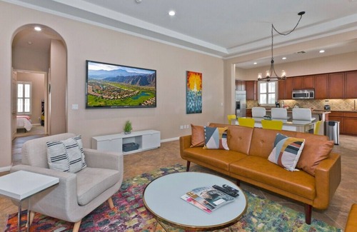 La Quinta House | PGA West adjacent gated 3-bedroom house in La Quinta, EV, private pool/spa!