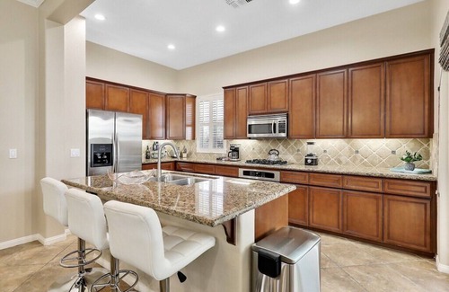 La Quinta House | PGA West adjacent gated 3-bedroom house in La Quinta, EV, private pool/spa!