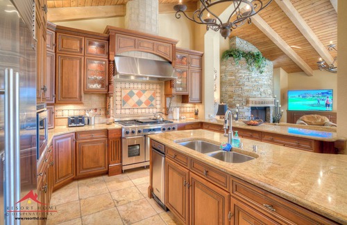 La Quinta House | PGA West Tuscan Custom Estate with multiple Spas and Steam Shower