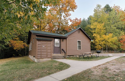 Phelps Cabin | Phelps Hillside Resort Cabin #1