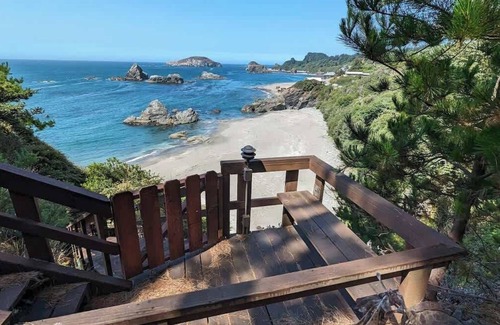 Brookings Apartment | Phenomenal Views! Private & Sparkling Clean!