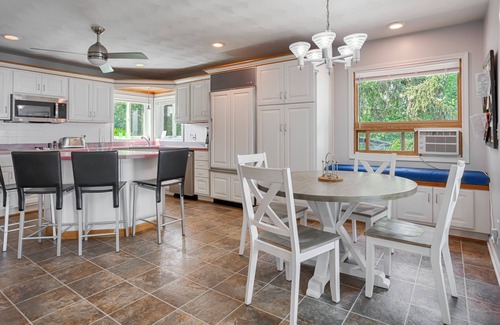 Town of Torrey House | Phil's Paradise at Perry Point: Pet Friendly + Seneca Lake Wine Trail Retreat!