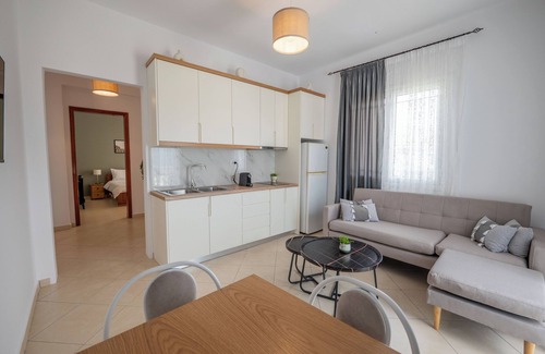 Sarande Apartment | Philoxenia Apartments Saranda - Cozy Apartment with Garden View