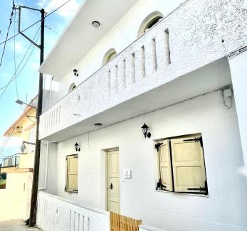 Monopari House | Philoxenia traditional house private jacuzzi