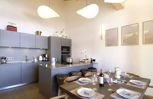 Bergers Apartment | PHOB41 Magnificent top floor apartment, very spacious and bright, at the foot of the slopes.