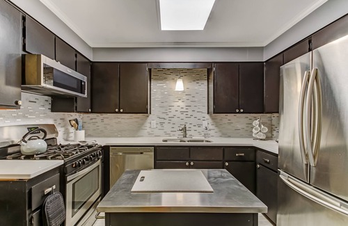 Historic Downtown Savannah House | Phoebe's Dog Friendly Townhouse