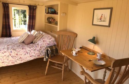 Liskeard Apartment | Phoenix Farm Shepherds Hut,Minions, Cornwall