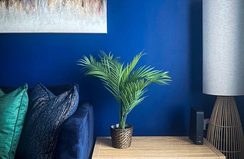 Luton House | Phoenix House - Lovely and Cosy 2-bedroom house with free parking