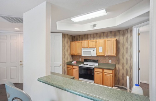 Deer Valley Condo | Phoenix Oasis: Relax by the Pool in Paradise!