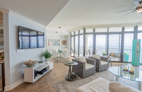 Orange Beach Condo | Phoenix West II-2804 | Luxury Unit & Condo w/ Custom Art Decor by Owner