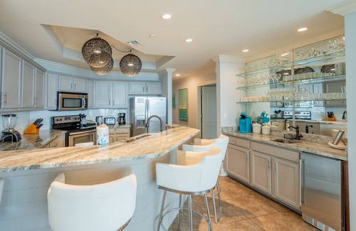 Orange Beach Condo | Phoenix West II-2804 | Luxury Unit & Condo w/ Custom Art Decor by Owner