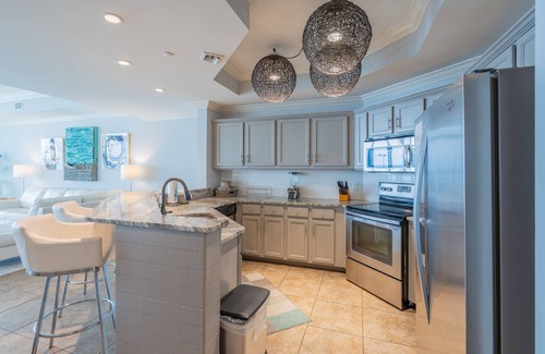 Orange Beach Condo | Phoenix West II-2804 | Luxury Unit & Condo w/ Custom Art Decor by Owner