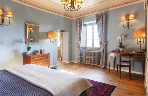 Bucine House | Piano Nobile in historic palazzo with garden and pool