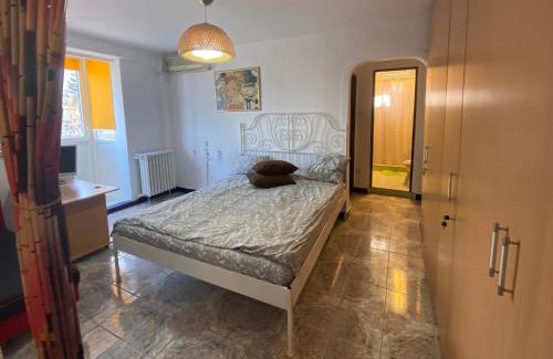 Sector 4 Apartment | Piata Resita Host
