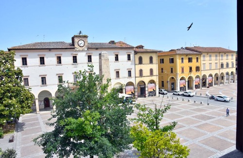 Colle di Val d'Elsa Apartment | - Piazza Arnolfo 1932-