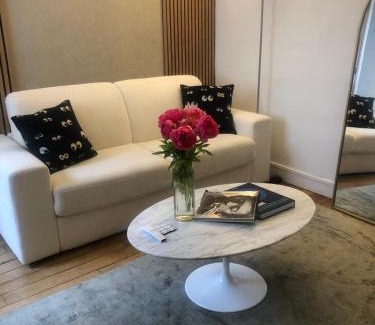 Saint-Victor Apartment | Pic de Nôtre Dame, Charming Suites Paris