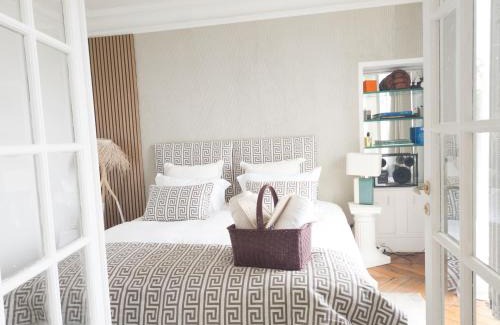 Saint-Victor Apartment | Pic de Nôtre Dame, Charming Suites Paris