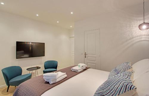 8th Arrondissement Apartment | Pick A Flat's in Champs Elysees - Rue Percier
